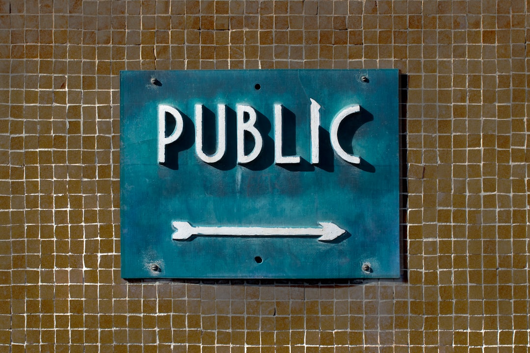 Patologia społeczna – czym jest, definicje i przykłady